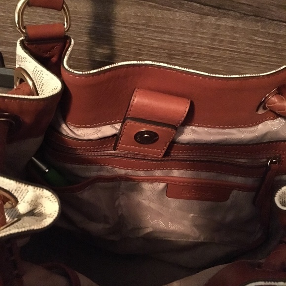 Michael Kors - handbag and matching wallet. - Picture 3 of 3